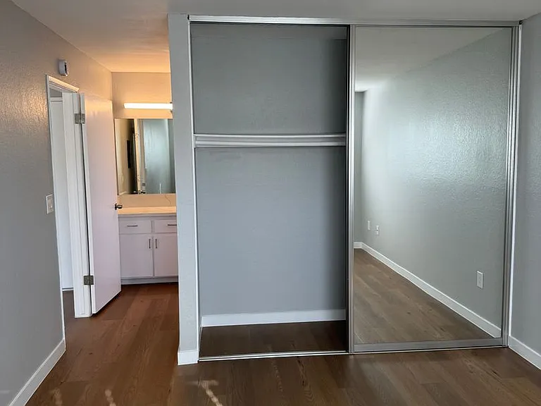 Harbor Terrace Apartments — Photo 18