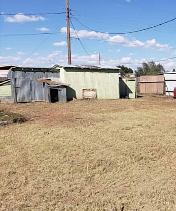 2 sheds and well house