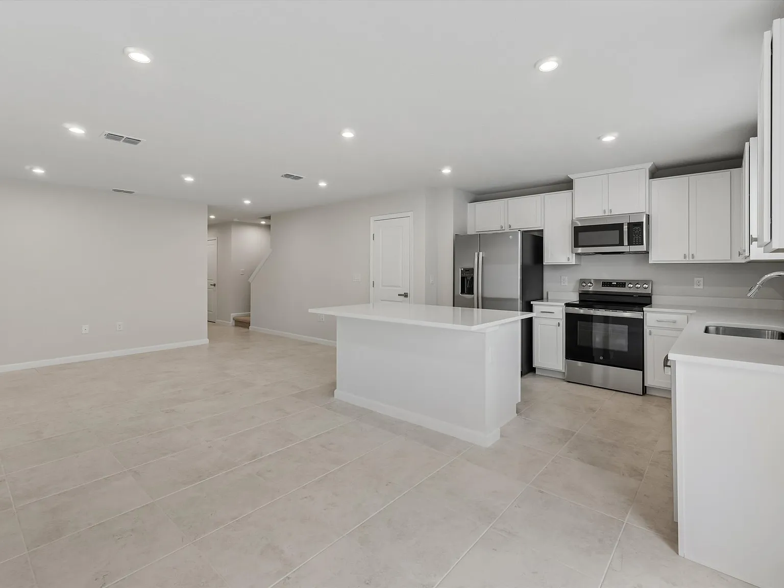 3 bed, 2.5 bath, 1466 sqft, $2,500 — Photo 2