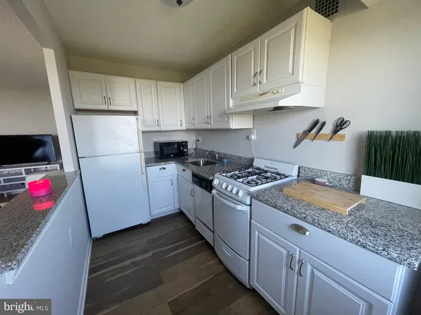 2500 N Van Dorn St APT 1215, Alexandria, VA 22302