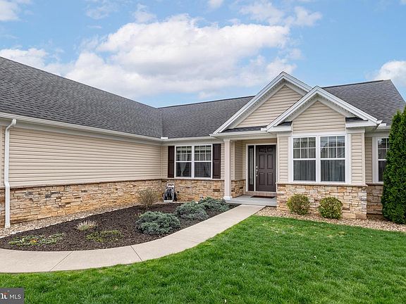 3rd image of 143 Shady Hollow Dr