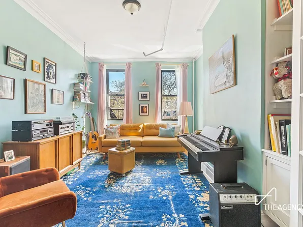 231 Maujer St APT 3L, Brooklyn, NY 11206