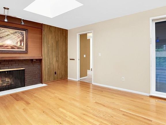 4th image of 3114 165th Ave SE
