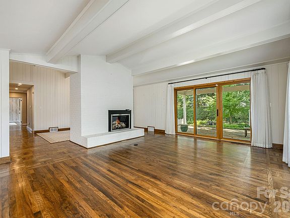 5th image of 28 Forest Rd