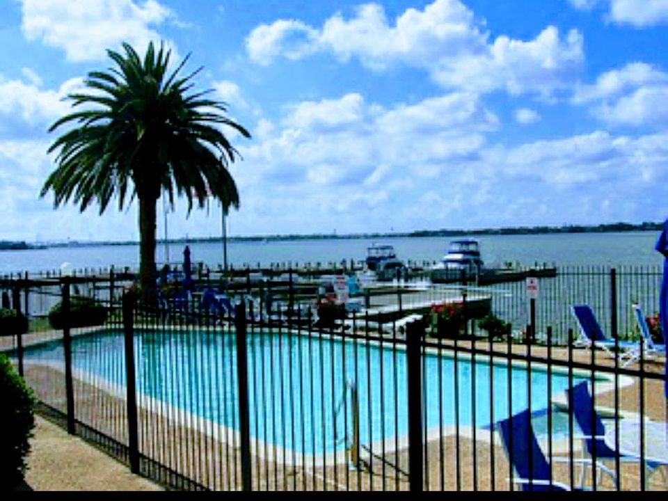 1st image of 212 Yacht Club Ln