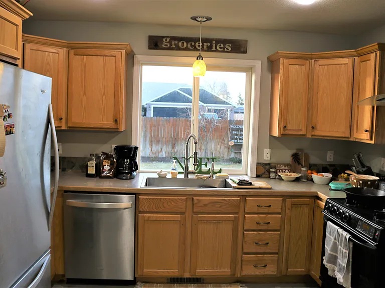 936 NW Spruce Tree Pl — Photo 3