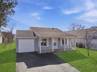 1328 Big Horn Trl, Carol Stream, IL 60188