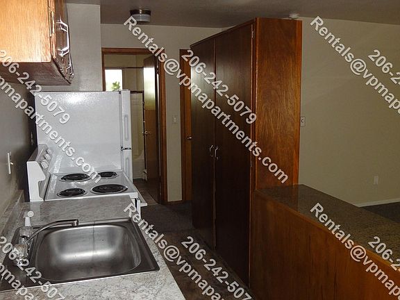 2nd image of 207 D St SE