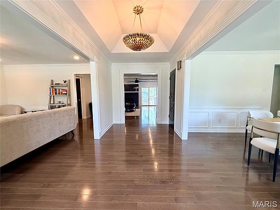 3rd image of 584 Sunbridge Dr