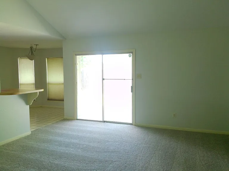 2614 Camargo Dr — Photo 2