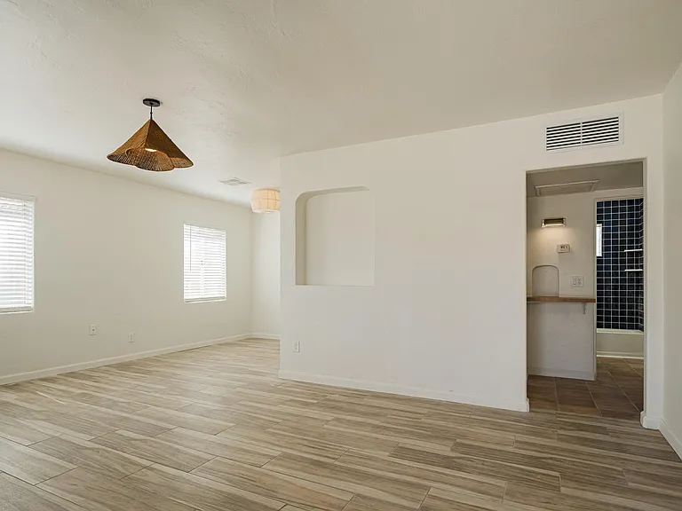 1641 E Coronado Rd — Photo 5