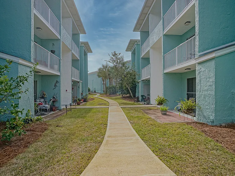 Somerset Oceanside Apartments — Photo 5