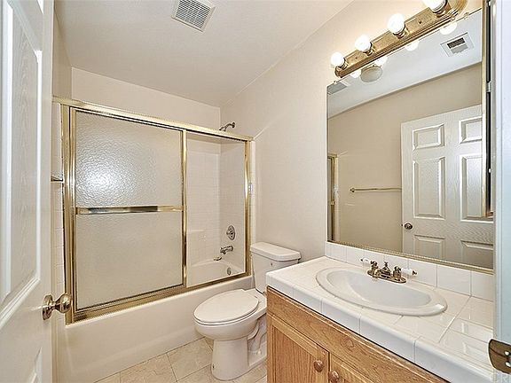 5th image of 17726 Kinzie St Unit 15
