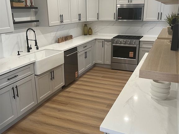 3rd image of 15150 Dickens St APT 203