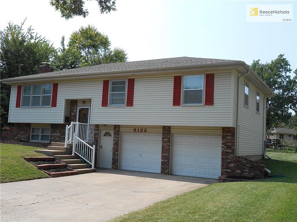 SPARKLING INSIDE AND OUT!  FLAT DRIVEWAY.  PREMIUM RAIL BY STAIRS.  TOP OF THE LINE TIMBERLINE ROOF.  MAINTENANCE FREE VINYL SIDING.  ALL WINDOWS REPLACED-VINYL, THERMAL. FLAT YARD FOR EASY MOWING.