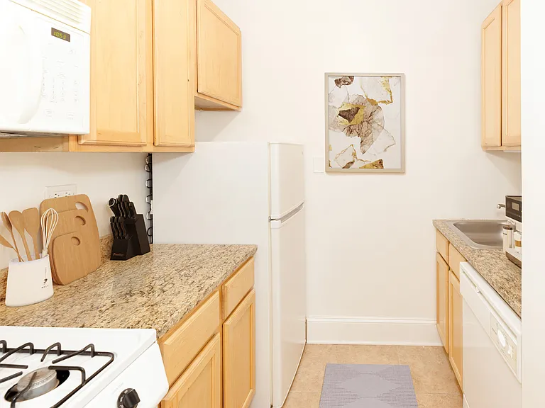 426 W. Surf — Photo 18