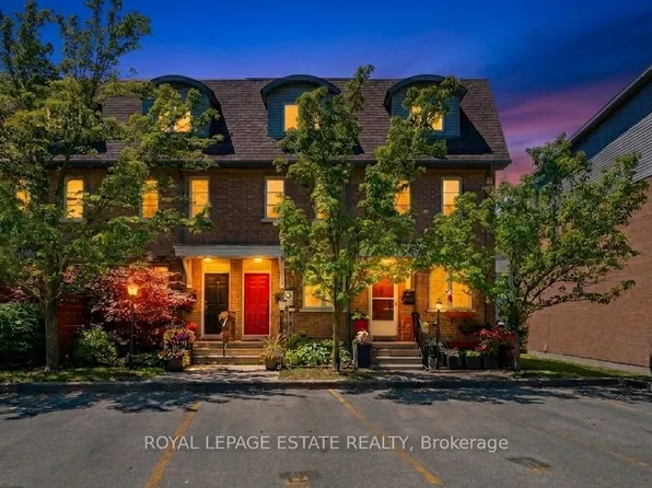 99 Goodwood Park Ct #4, Toronto, ON M4C 5S9