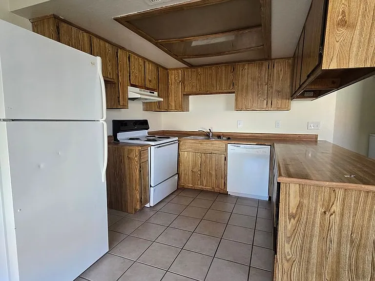 4300 N Lamont St #201 — Photo 10