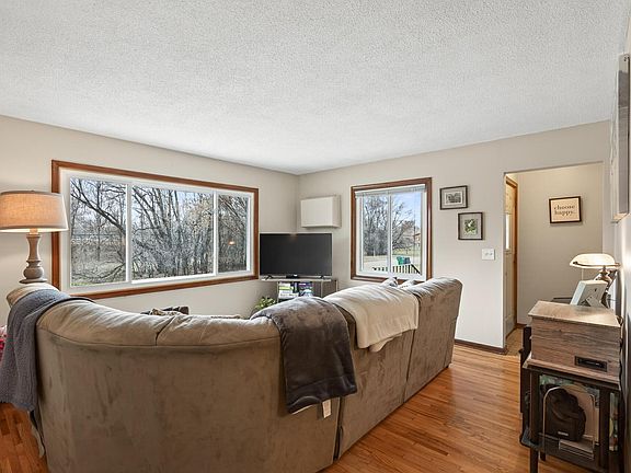 3rd image of 3025-27 Blackstone Ave S