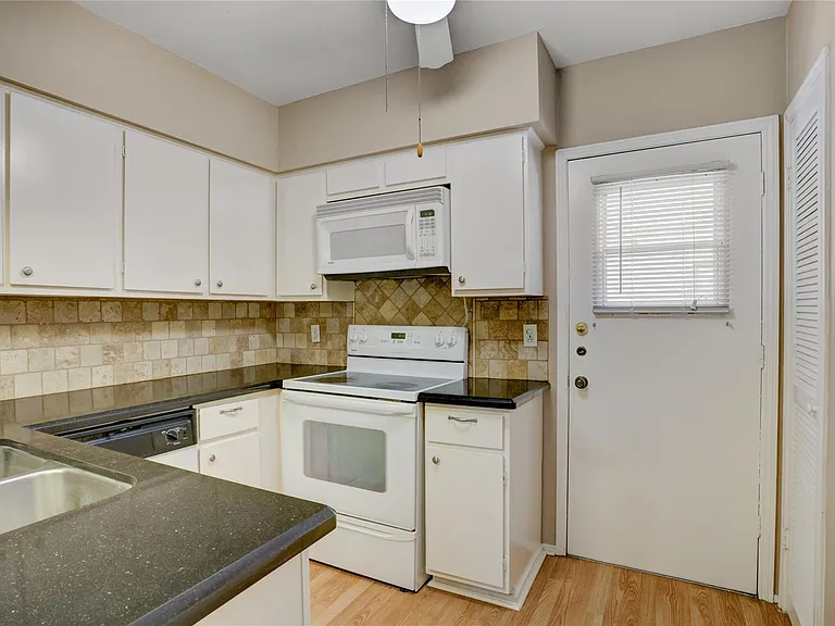 1807 Stoney Brook Dr #67 — Photo 12