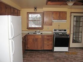 4th image of 126 Powell Ave