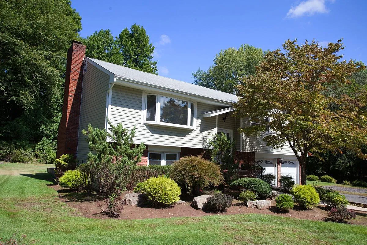 4 bed, 1738 sqft, $6,500 — Photo 1