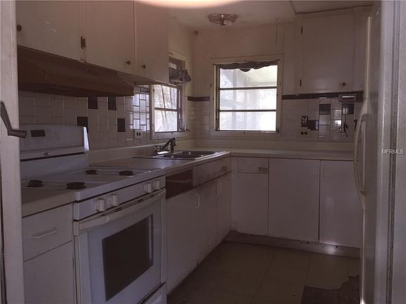 4th image of 45711 Pine St