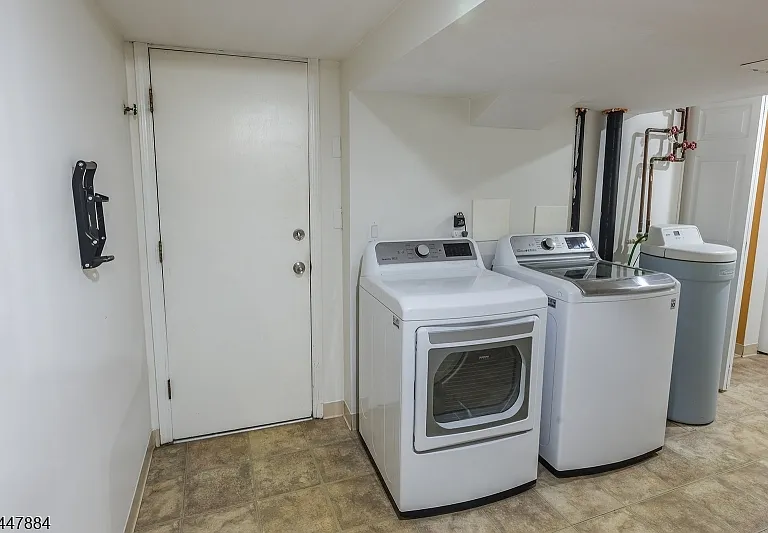 89 Continental Rd — Photo 26