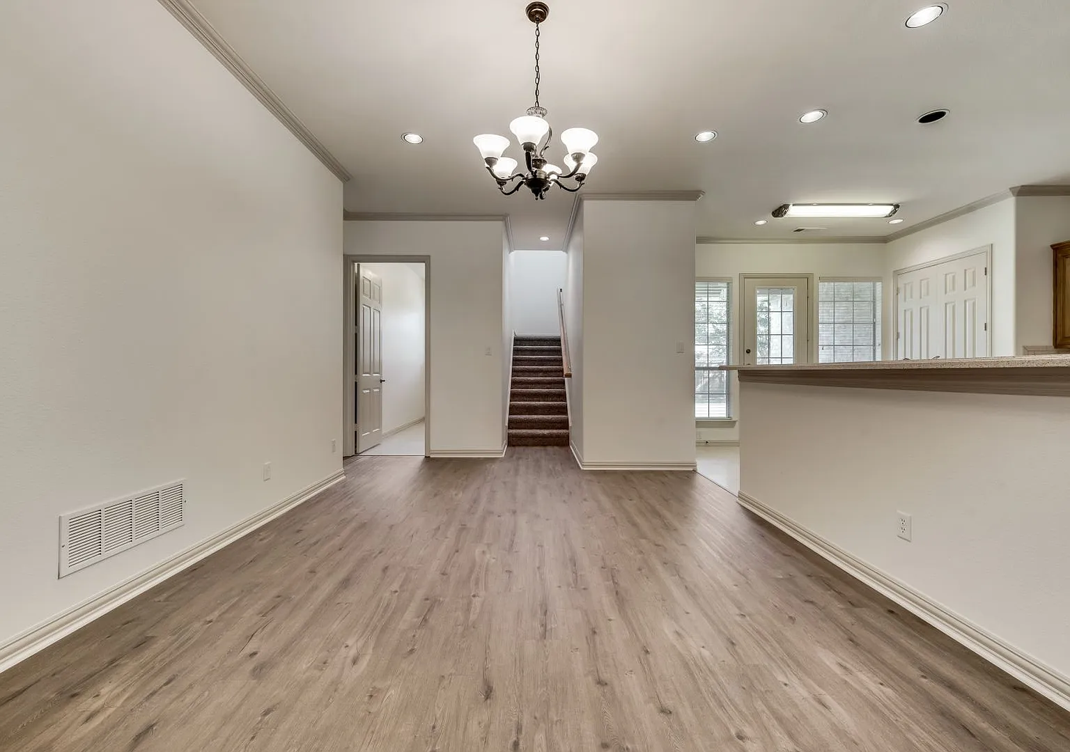 Beautiful home in Heath over 3100 sqft!! — Photo 1