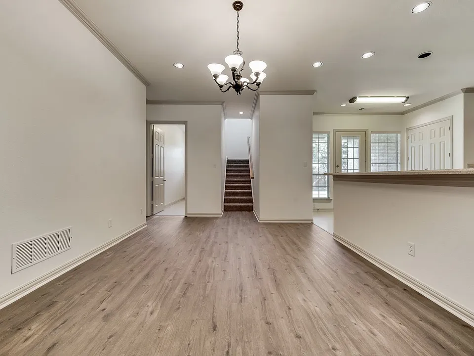 120 Cambridge Ct