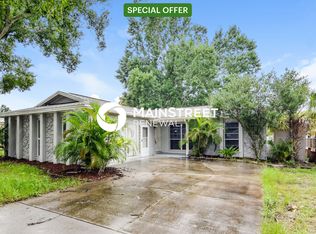 1602 Cromwell Dr, Tarpon Springs, FL 34689