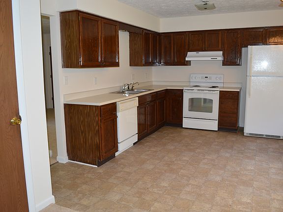3rd image of 525 Nelson Dr