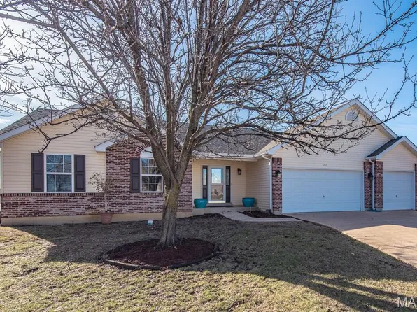 251 Old Chesapeake Dr, Wentzville, MO 63385