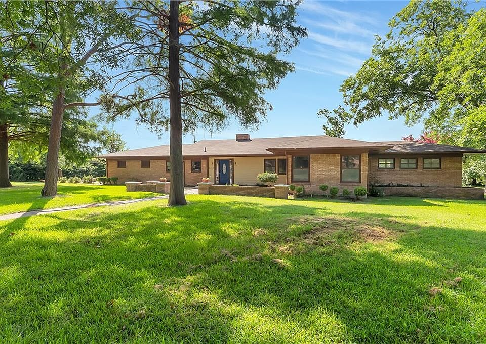 1st image of 2315 Holsum Cir