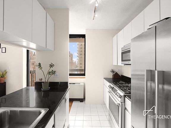 4th image of 250 E 40th St APT 22E