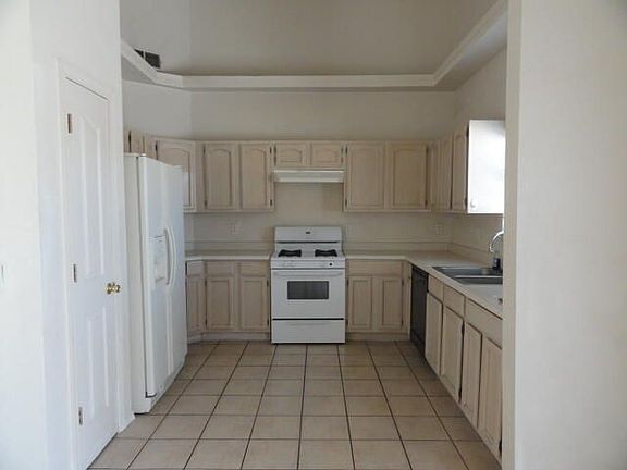 5th image of 3639 Dominican St