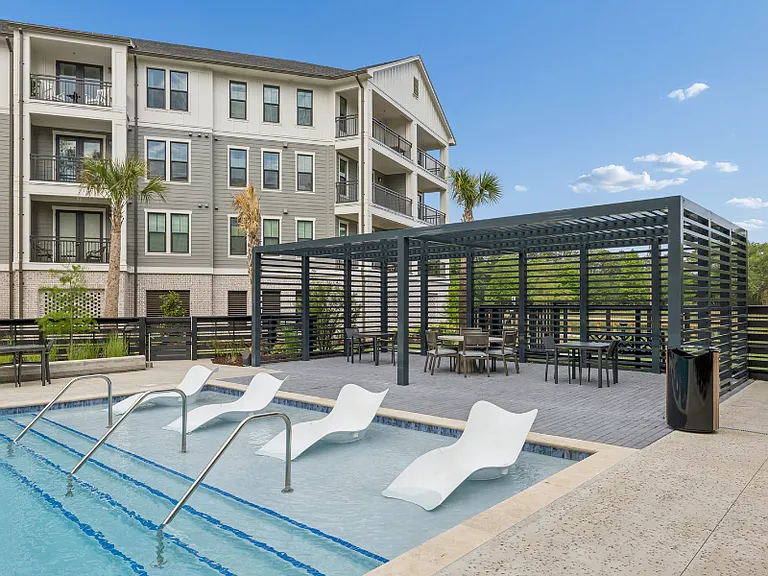 The Henslow Daniel Island Apartments & Townhomes — Photo 54