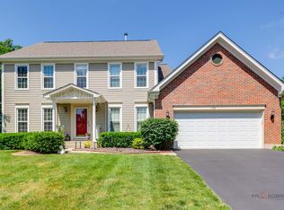 108 Brook Hill Ln, Vernon Hills, IL 60061