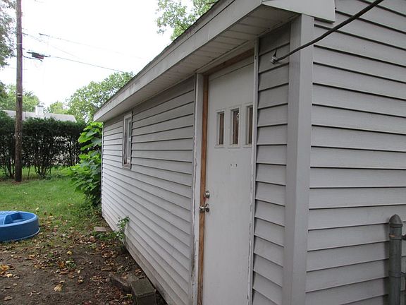 4th image of 3721 Whitcomb Ave