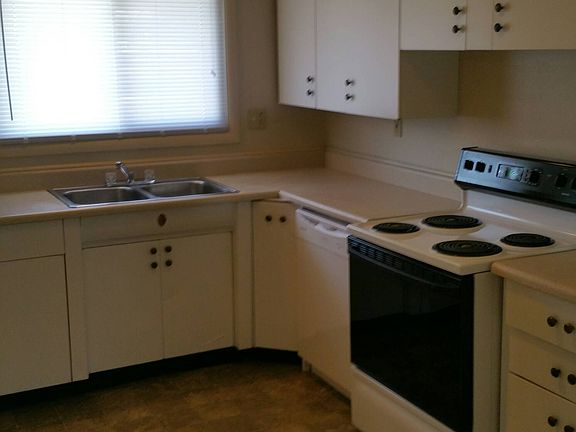 4th image of 1408 Crescent Dr