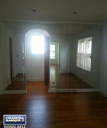 3rd image of 10617 S Eberhart Ave