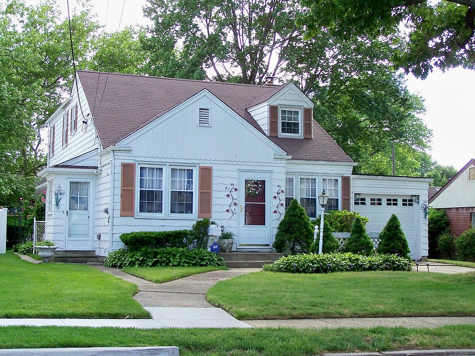 1st image of 81 Linden St