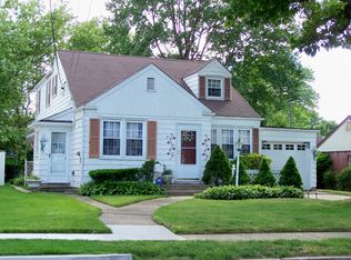 81 Linden St, Malverne, NY 11565