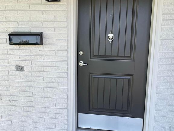 3rd image of 1502 E Grimes St