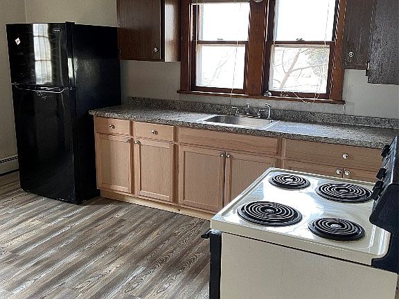 3rd image of 18 Jefferson Ave