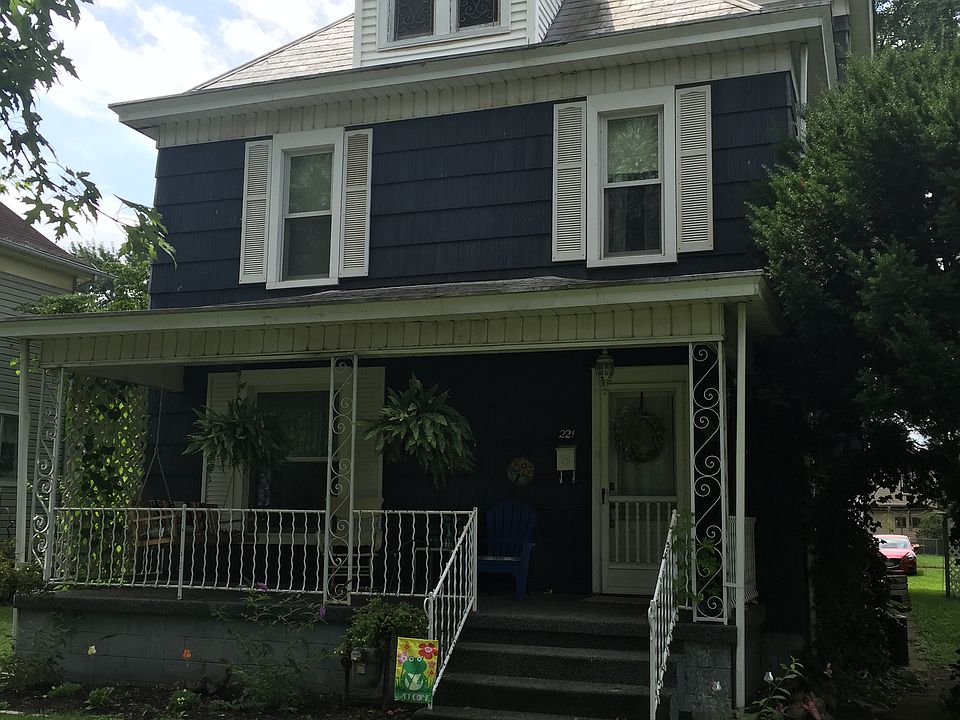 1st image of 221 Walnut St