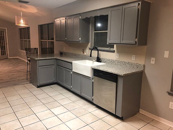4th image of 232 Autumn Springs Dr