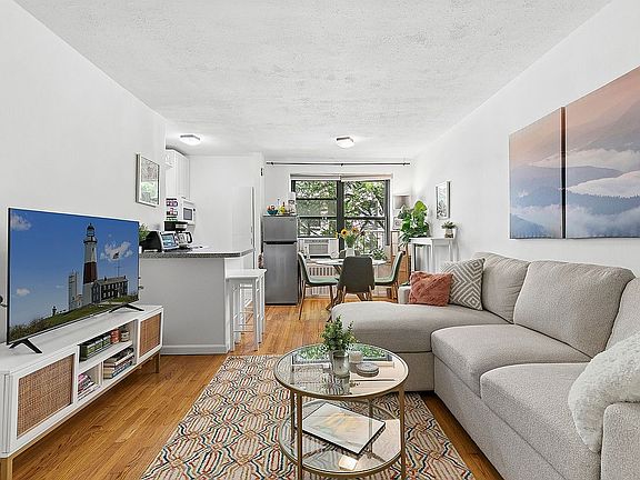 3rd image of 505 E 82nd St APT 5H