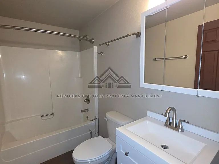 524 E Pine St — Photo 13
