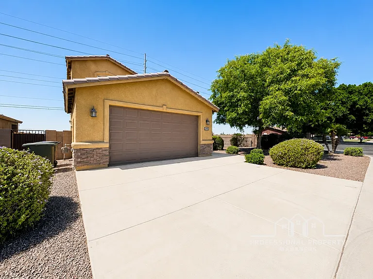 2845 W 31st Ln — Photo 3